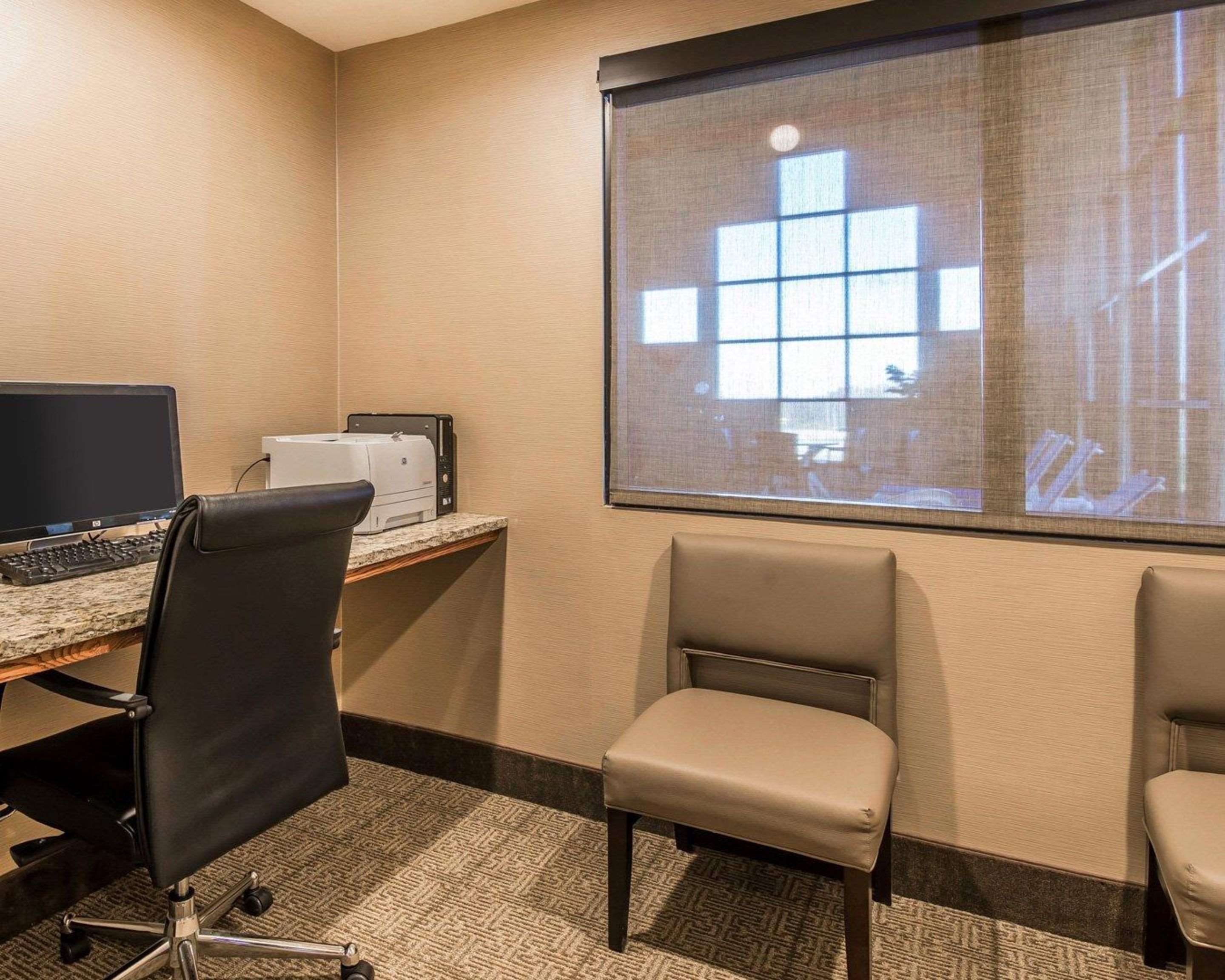 Computer in the lobby | Quality Inn Cameron