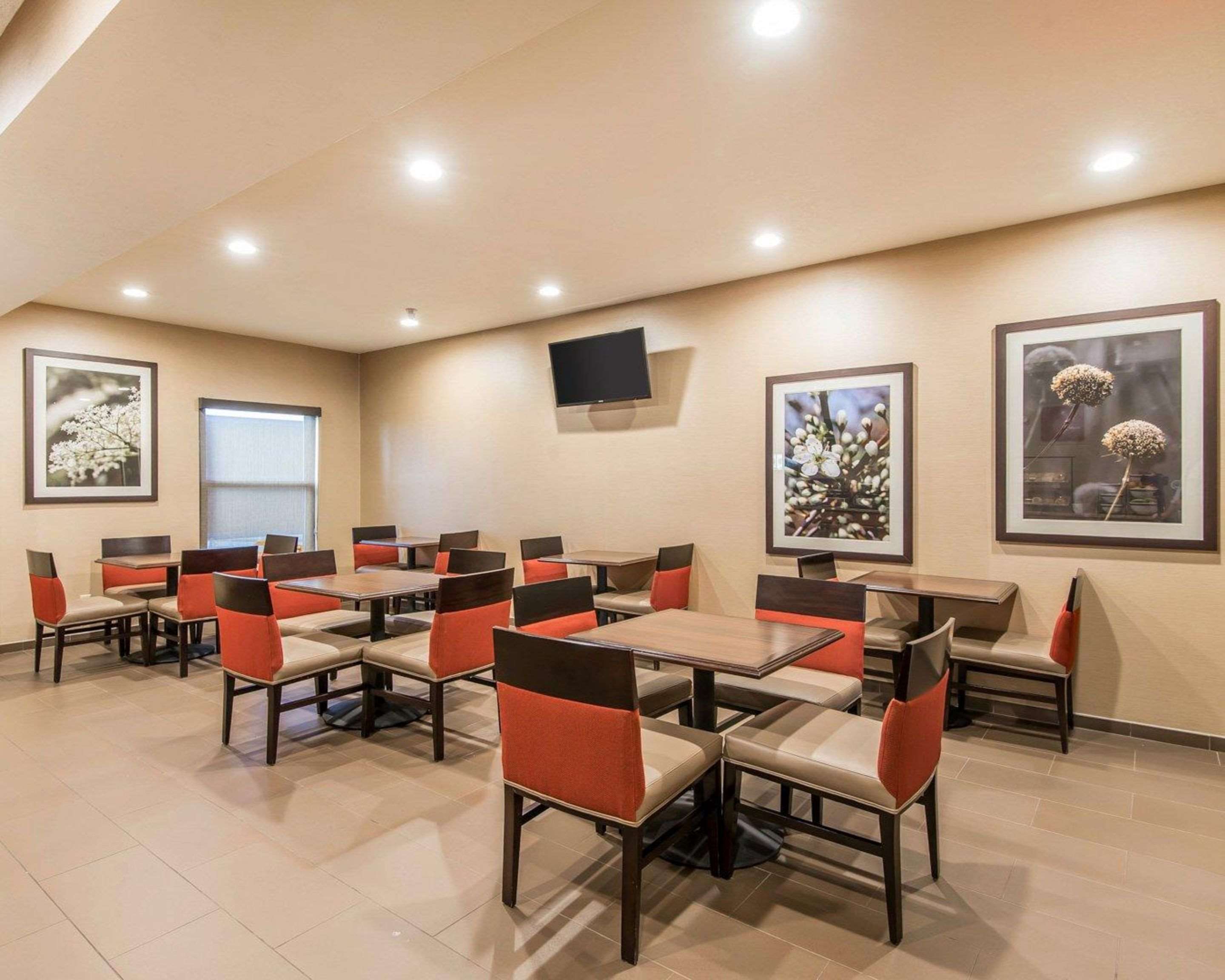 Spacious breakfast area | Quality Inn Cameron