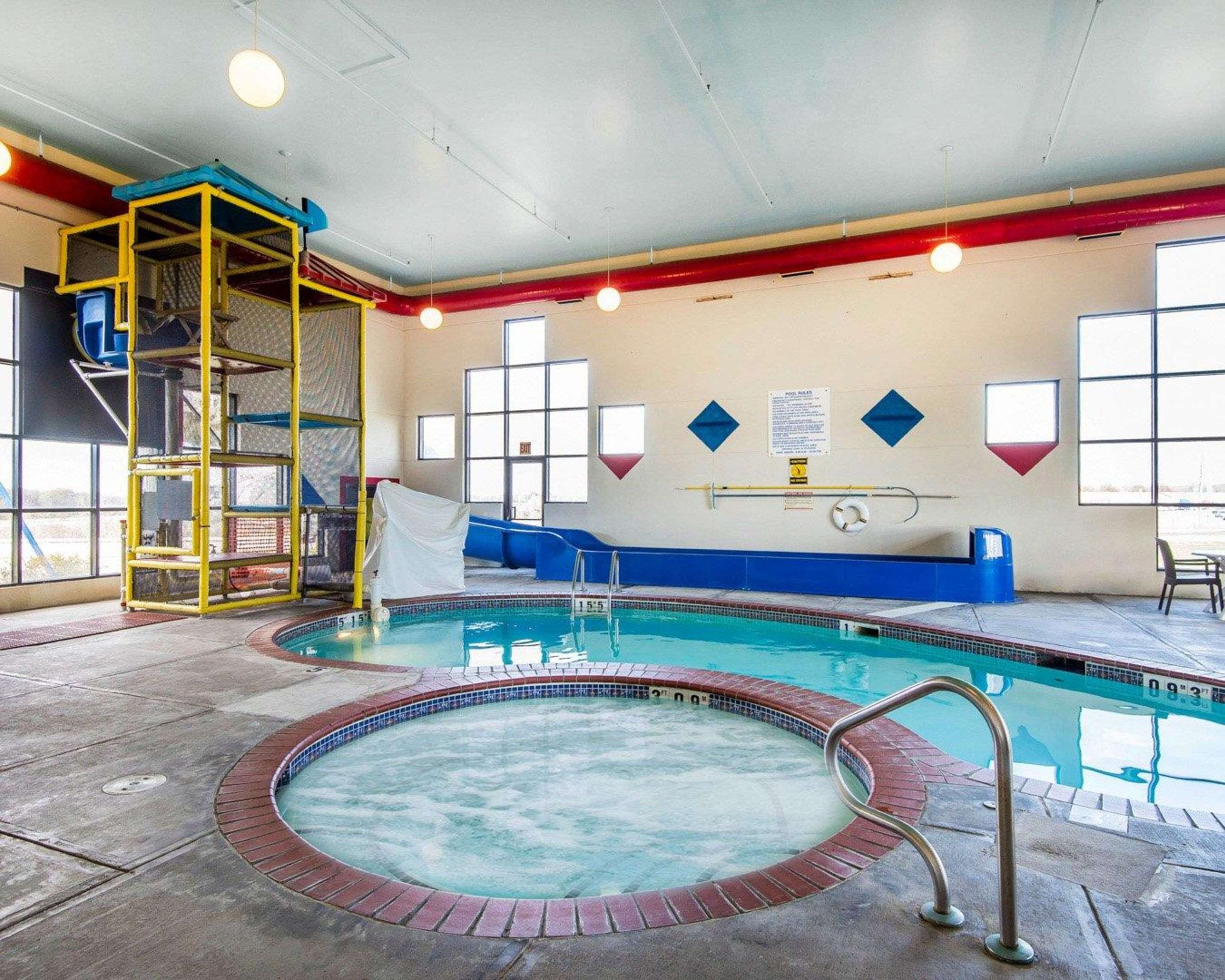 Indoor hot tub | Quality Inn Cameron