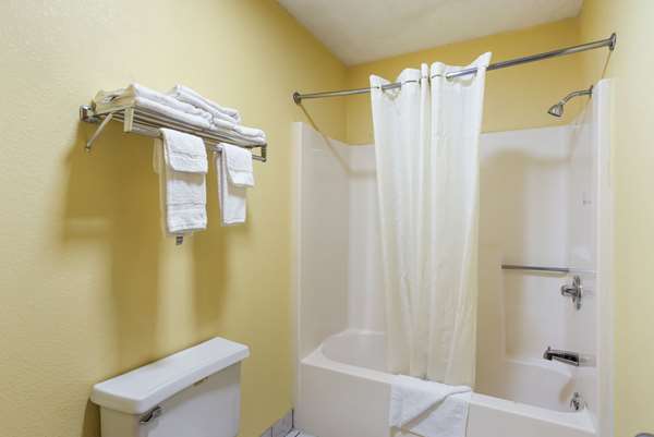  - Econo Lodge St Robert