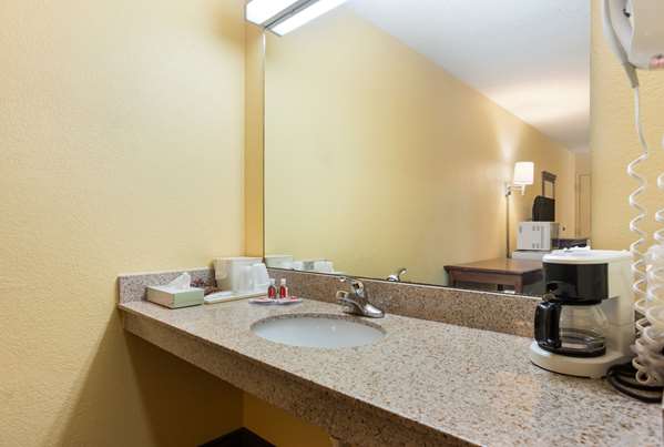  - Econo Lodge St Robert