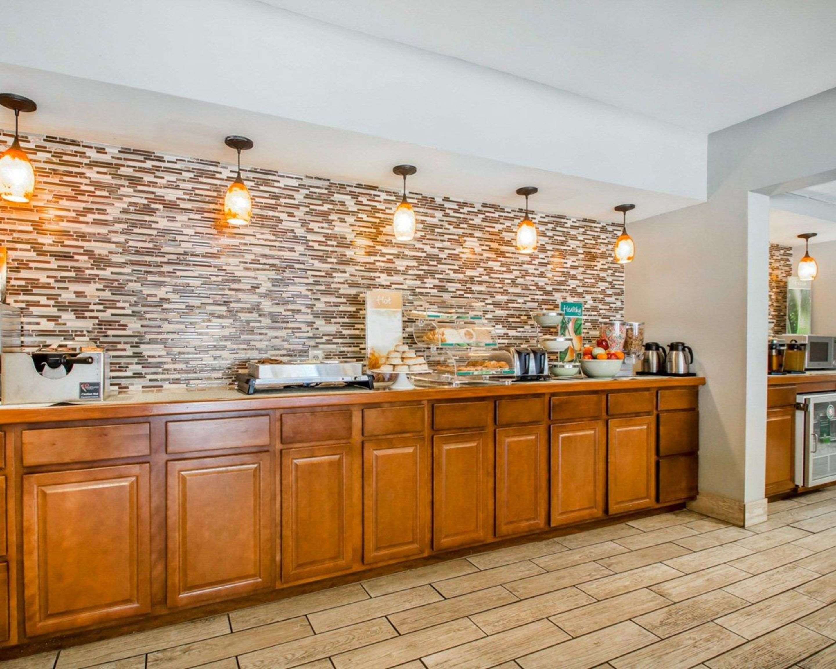Free hot breakfast | Quality Inn US65 & E. Battlefield Rd. Springfield