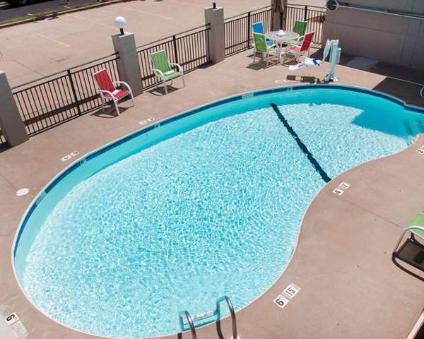 Pool - Quality Inn South Springfield