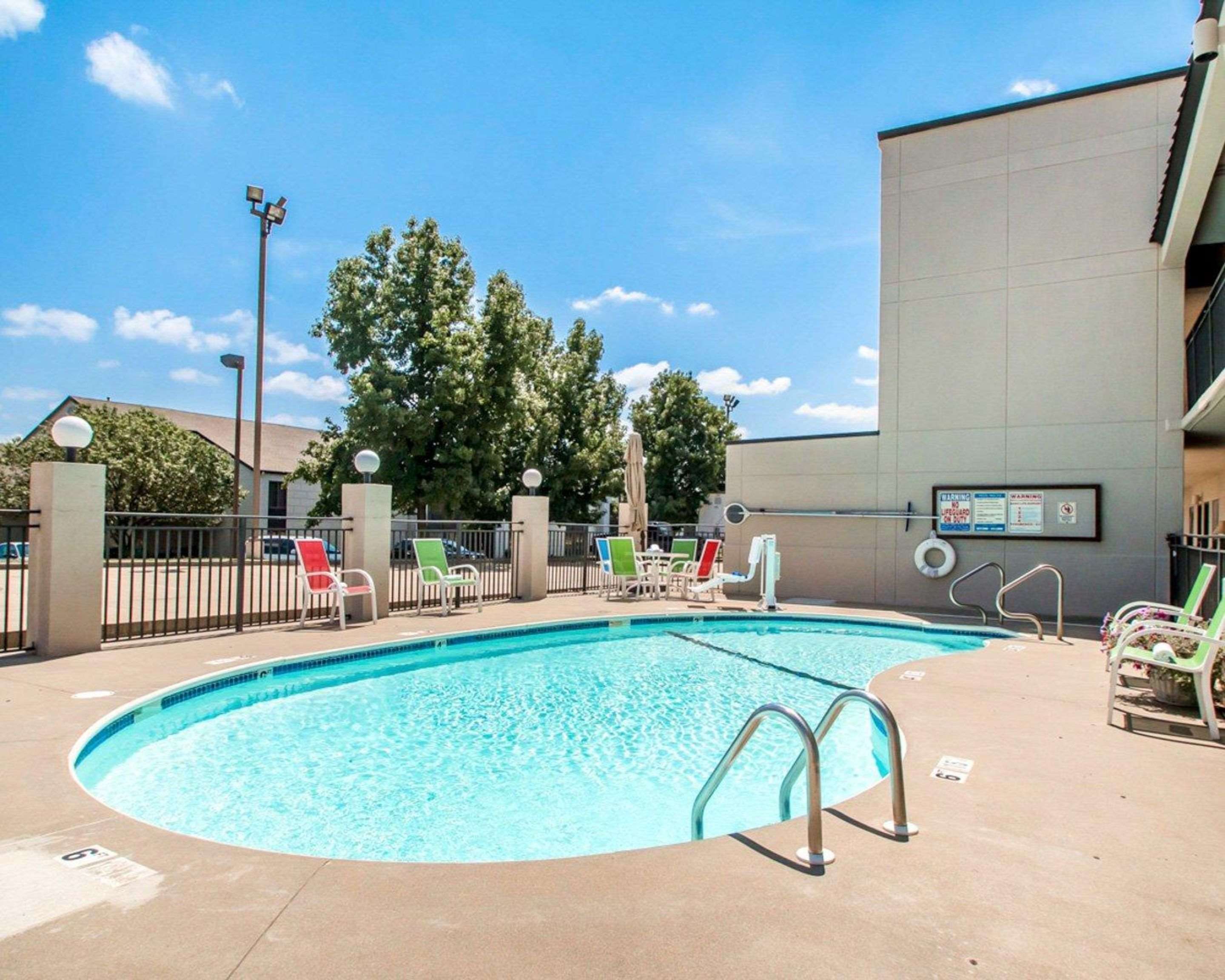 Outdoor pool with sundeck | Quality Inn US65 & E. Battlefield Rd. Springfield