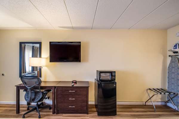  - Econo Lodge Kearney