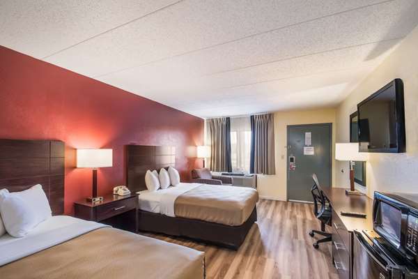  - Econo Lodge Kearney