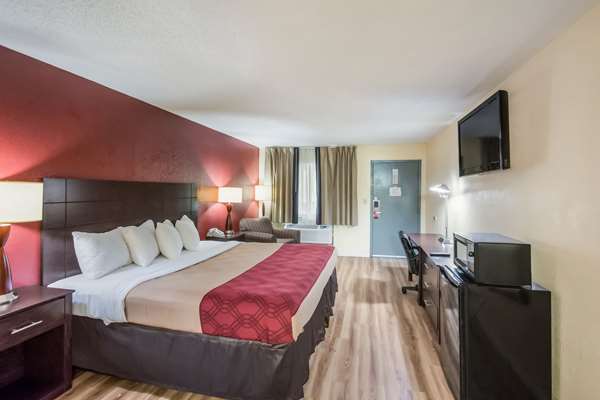 - Econo Lodge Kearney
