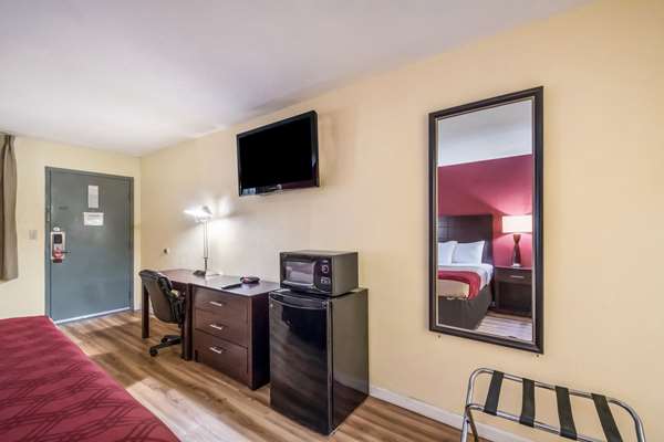  - Econo Lodge Kearney