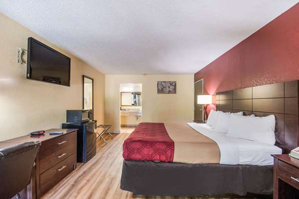  - Econo Lodge Kearney