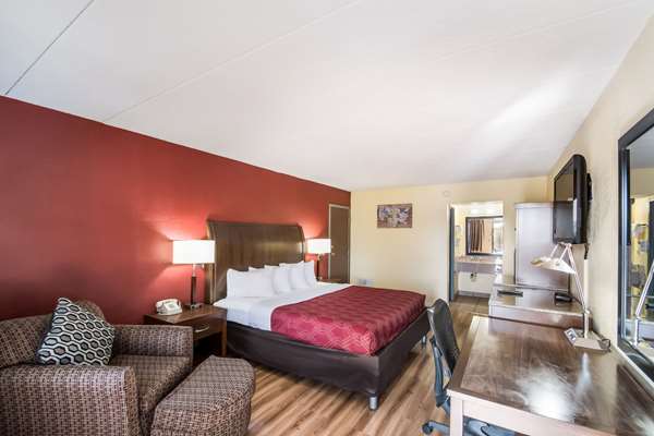  - Econo Lodge Kearney