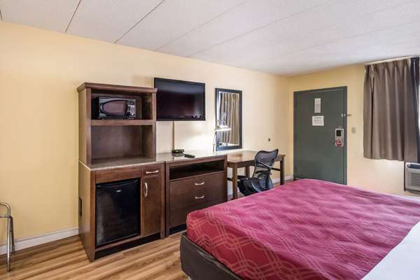  - Econo Lodge Kearney