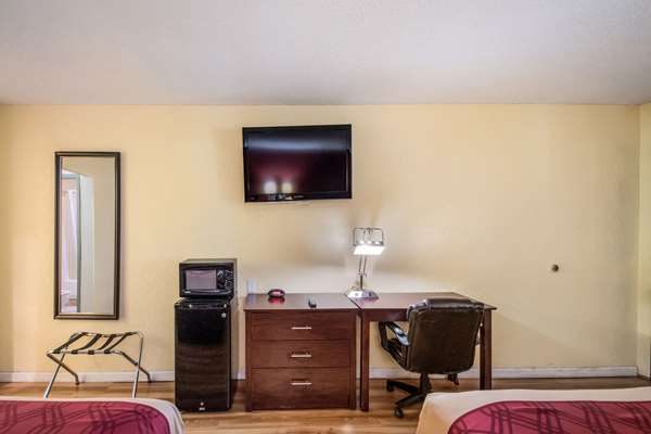  - Econo Lodge Kearney
