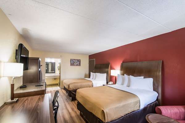  - Econo Lodge Kearney