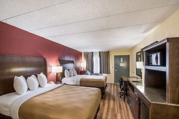  - Econo Lodge Kearney