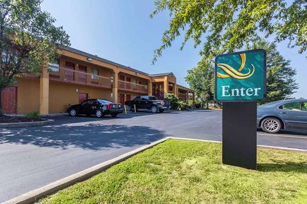 Exterior view - Quality Inn Charleston - I-57, Exit 10