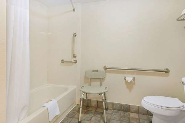  - Quality Inn Charleston - I-57, Exit 10