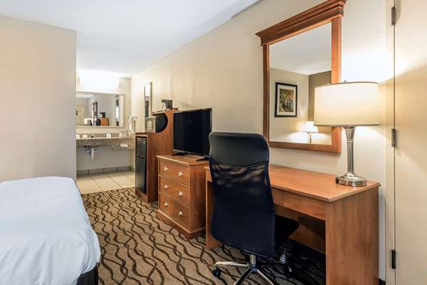  - Quality Inn Charleston - I-57, Exit 10