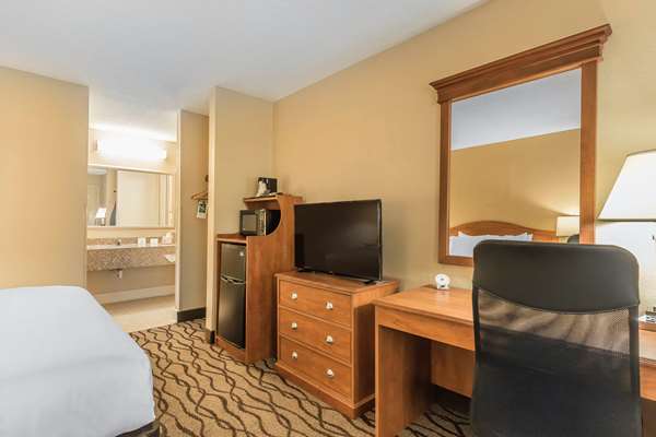  - Quality Inn Charleston - I-57, Exit 10