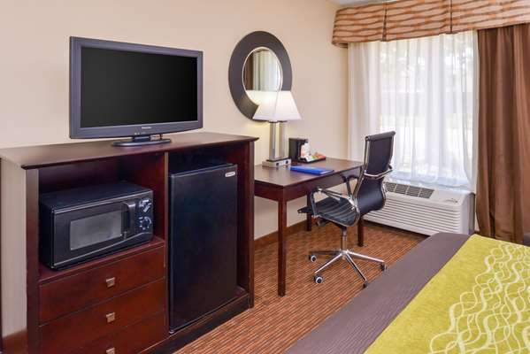  - Comfort Inn & Suites Joplin - I-44, Exit 8