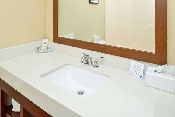  - Comfort Inn & Suites Joplin - I-44, Exit 8