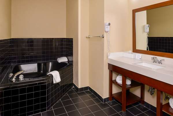  - Comfort Inn & Suites Joplin - I-44, Exit 8