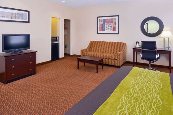  - Comfort Inn & Suites Joplin - I-44, Exit 8