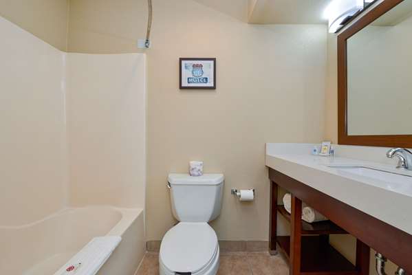  - Comfort Inn & Suites Joplin - I-44, Exit 8