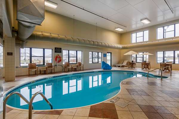 Pool - Comfort Inn & Suites North Springfield - I-44, Exit 80