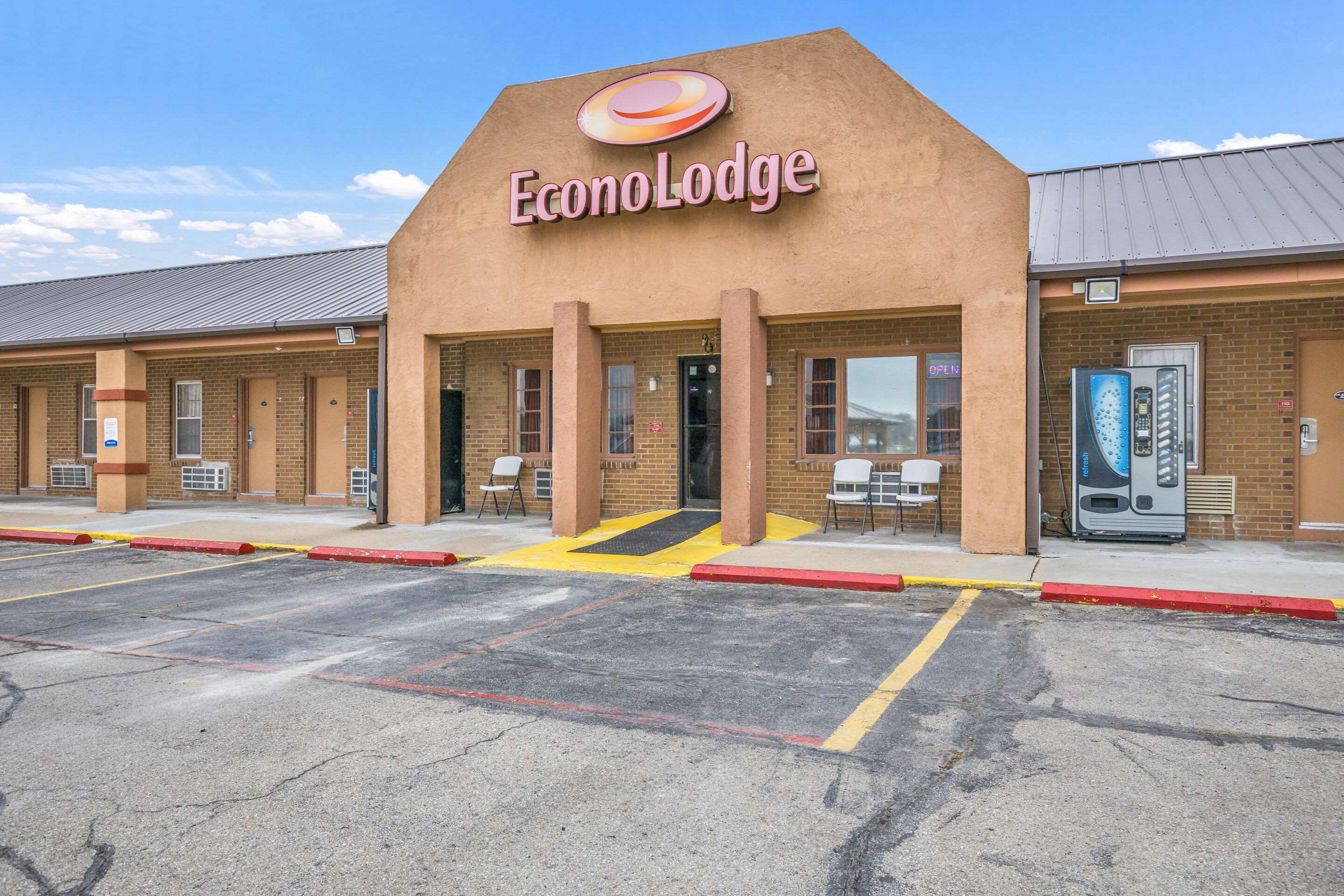 Hotel exterior | Econo Lodge Cameron
