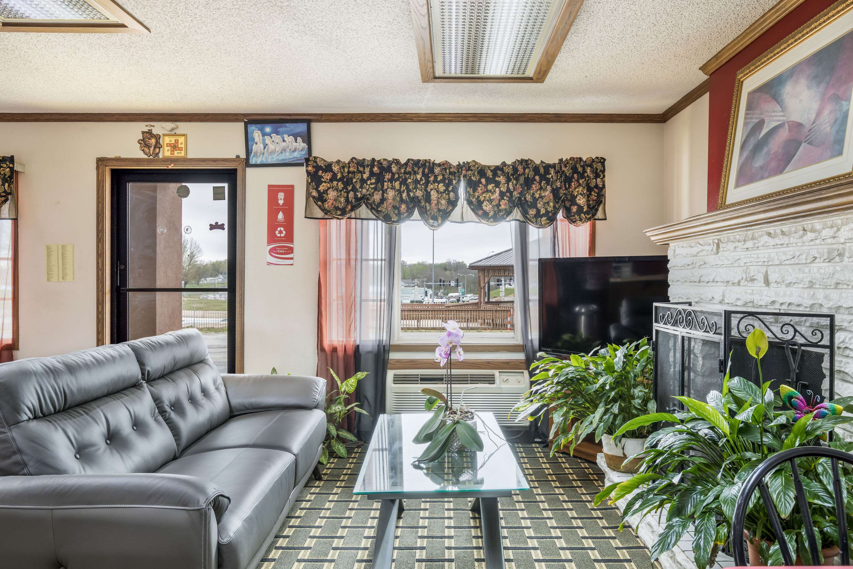 Hotel lobby | Econo Lodge Cameron