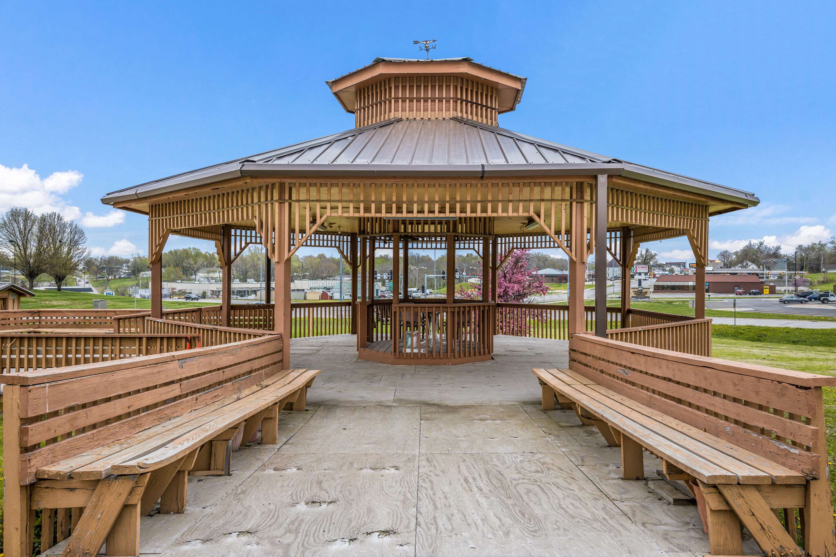 Gazebo | Econo Lodge Cameron