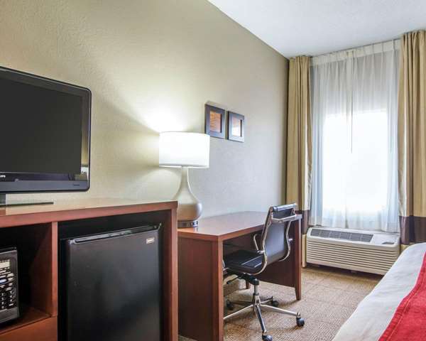 - Comfort Inn Grain Valley - I-70, Exit 24