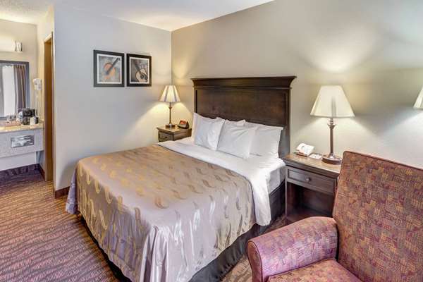 Suite - Quality Inn West Branson