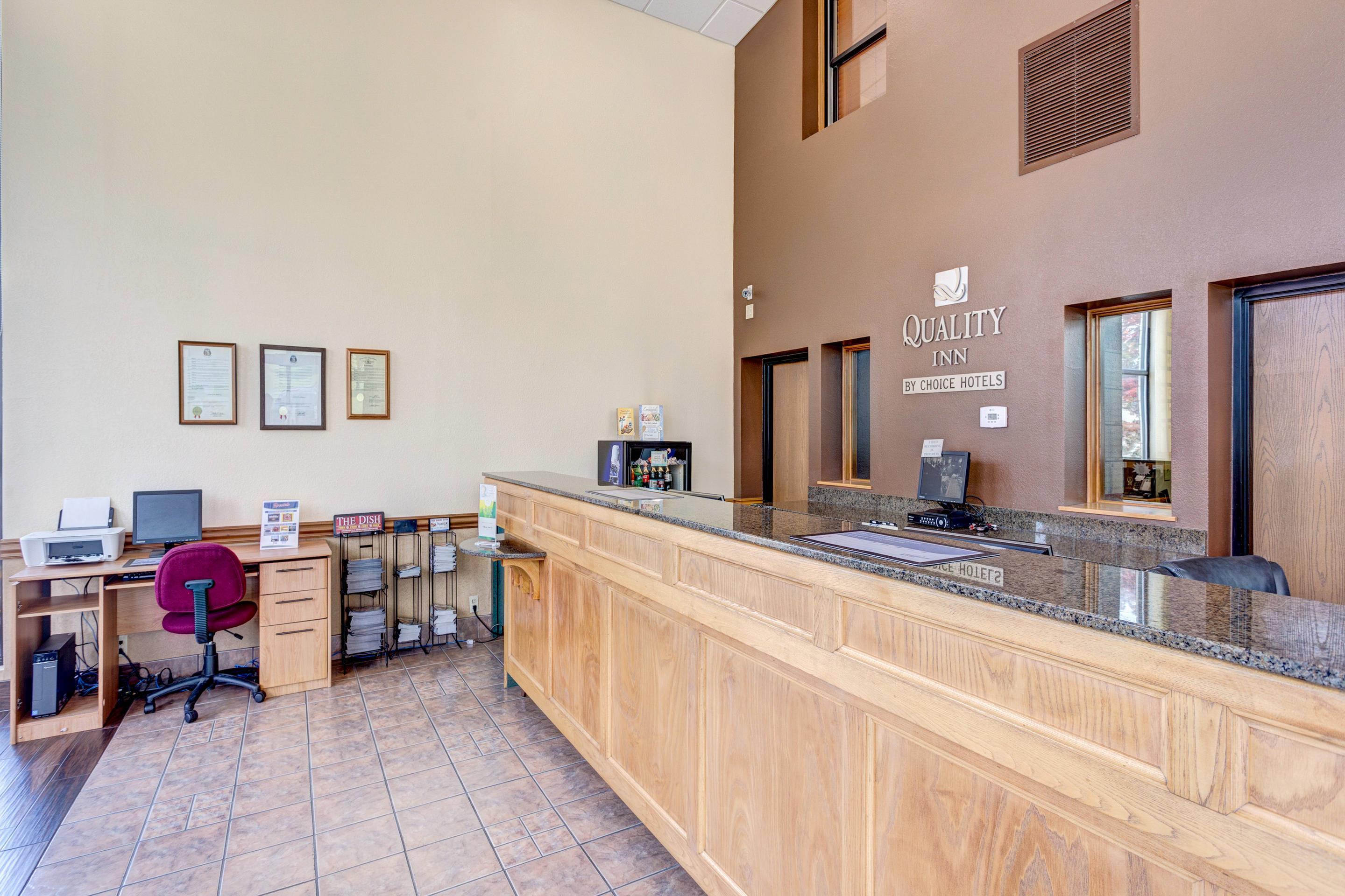 Business center | Quality Inn West