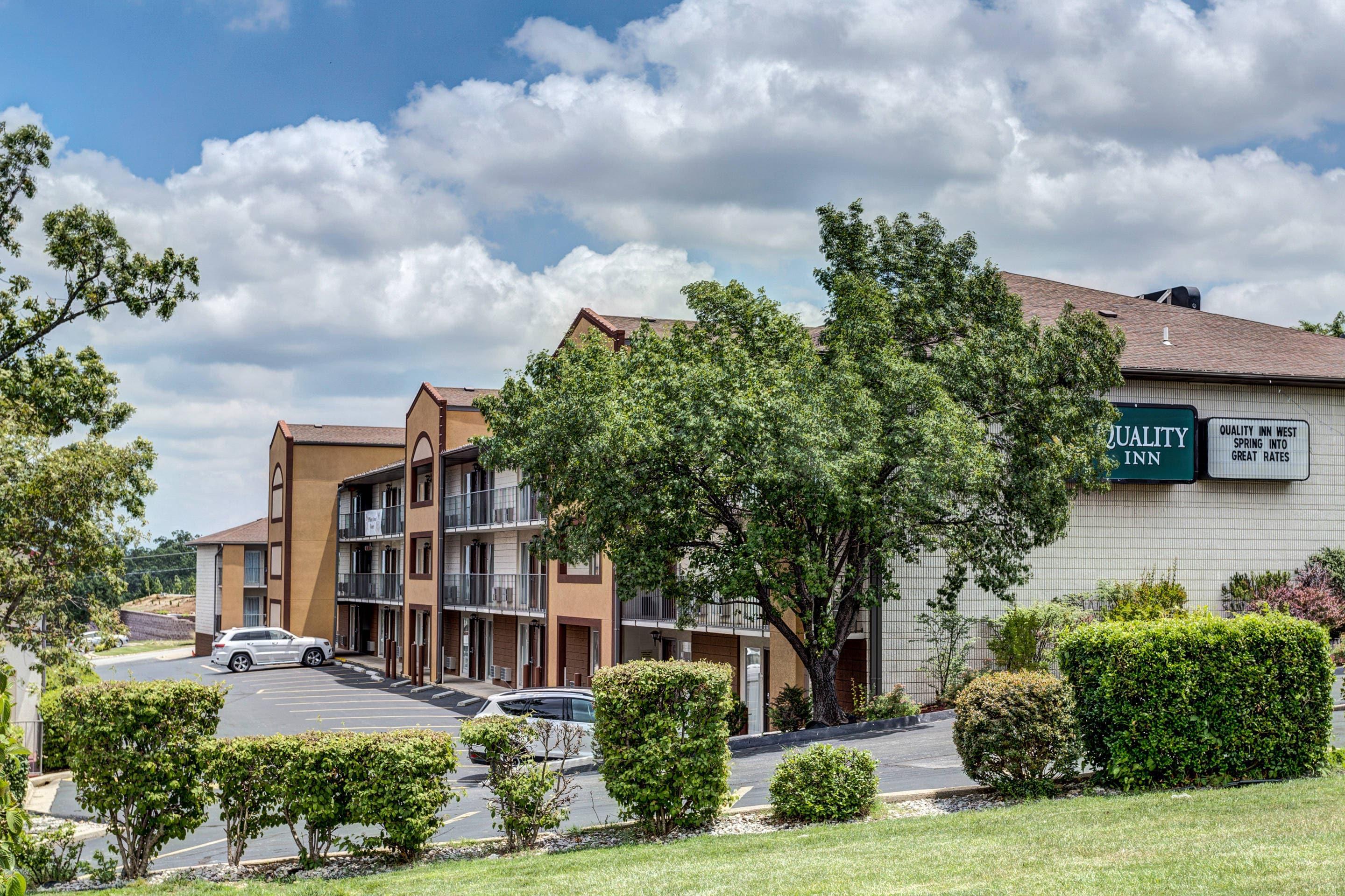 Hotel exterior | Quality Inn West