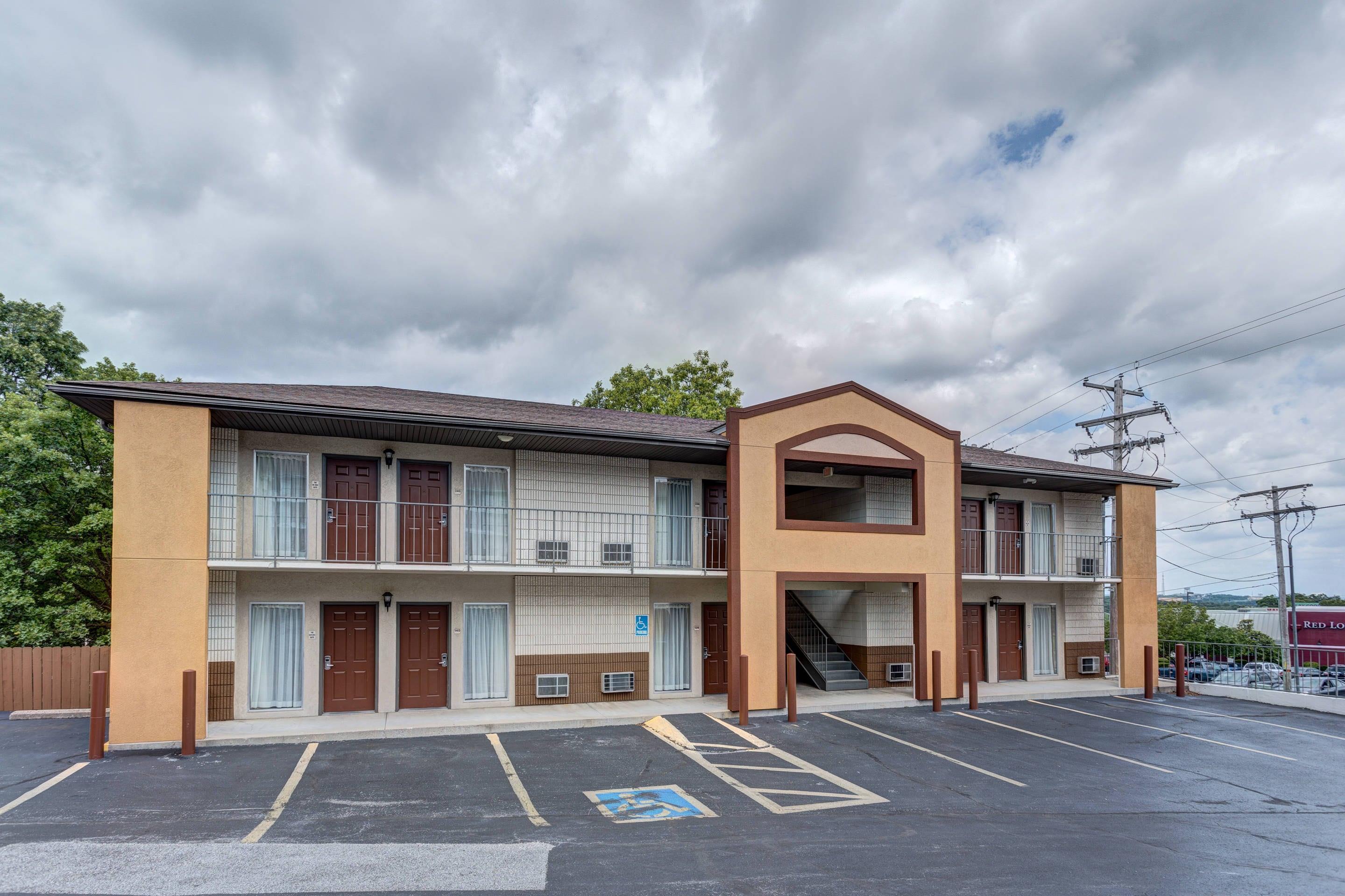 Hotel exterior | Quality Inn West
