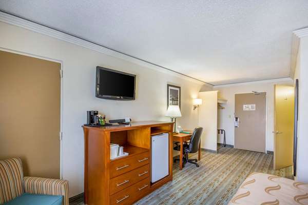  - Quality Inn & Suites Independence - I-70, Exit 12