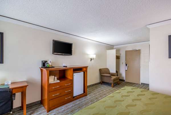  - Quality Inn & Suites Independence - I-70, Exit 12