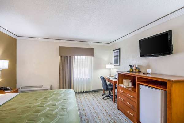  - Quality Inn & Suites Independence - I-70, Exit 12