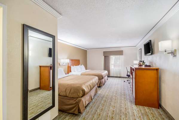  - Quality Inn & Suites Independence - I-70, Exit 12