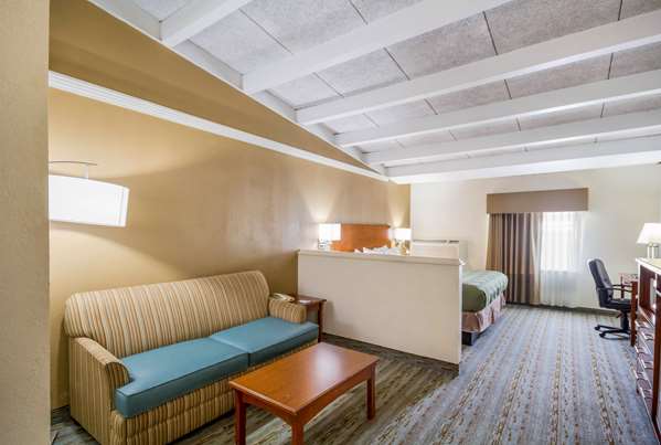 Suite - Quality Inn & Suites Independence - I-70, Exit 12