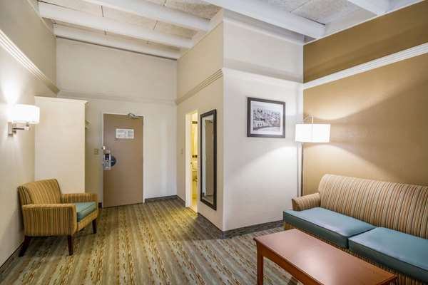 Suite - Quality Inn & Suites Independence - I-70, Exit 12
