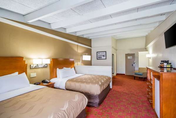 Suite - Quality Inn & Suites Independence - I-70, Exit 12