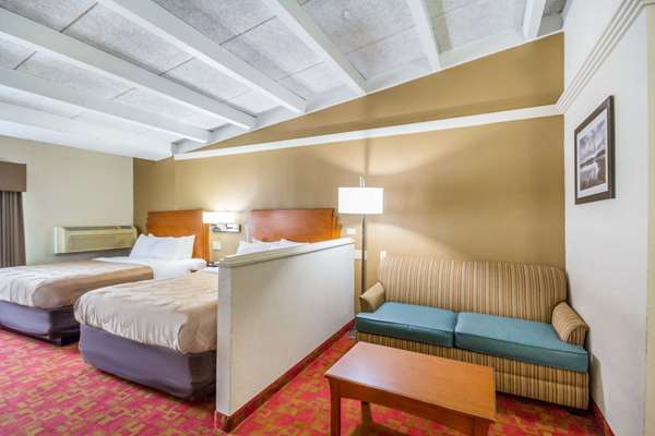Suite - Quality Inn & Suites Independence - I-70, Exit 12
