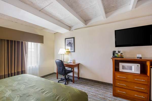 Suite - Quality Inn & Suites Independence - I-70, Exit 12