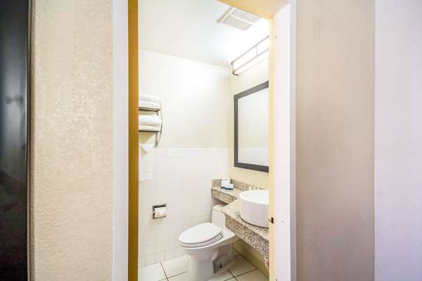 Suite - Quality Inn & Suites Independence - I-70, Exit 12