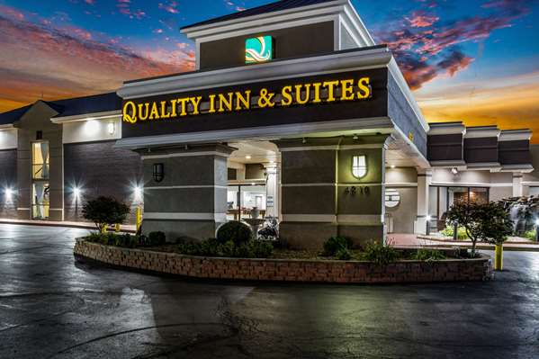  - Quality Inn & Suites Independence - I-70, Exit 12