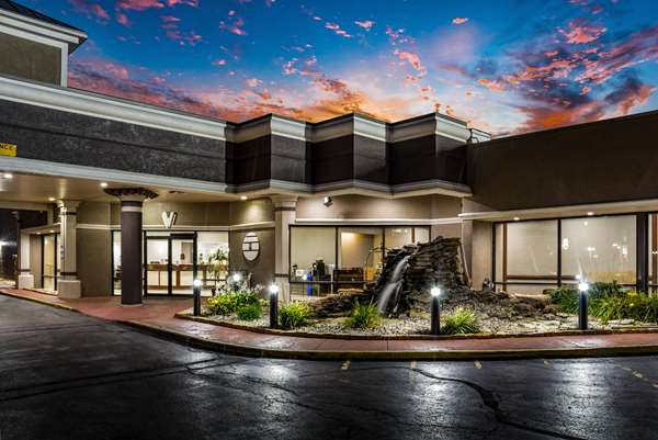  - Quality Inn & Suites Independence - I-70, Exit 12