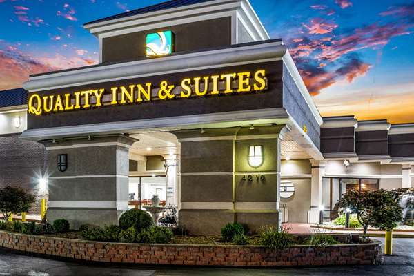  - Quality Inn & Suites Independence - I-70, Exit 12
