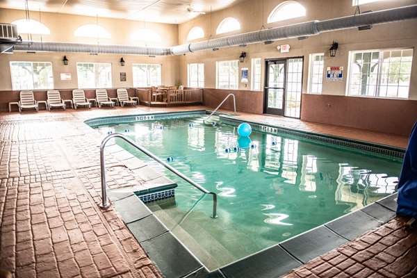 Pool - Comfort Inn Marshall